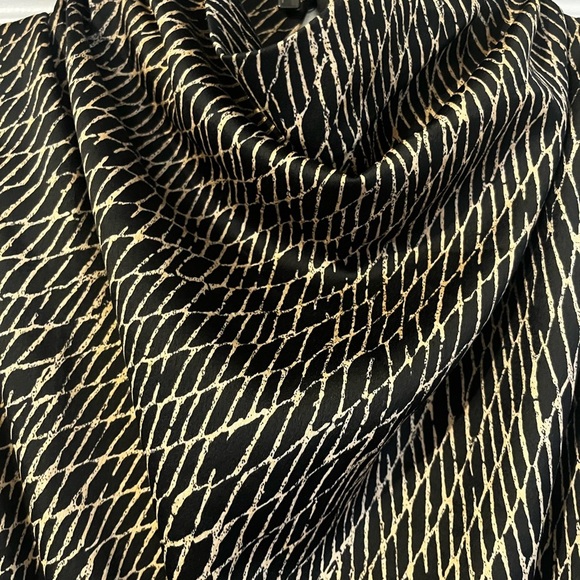 Halston small Silky Sleeveless top - Picture 4 of 4